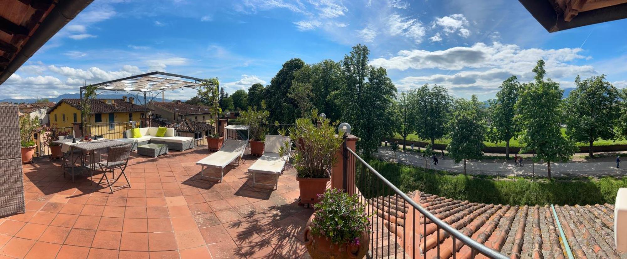 Ferienwohnung La Terrazza Fra Le Torri Lucca Exterior foto