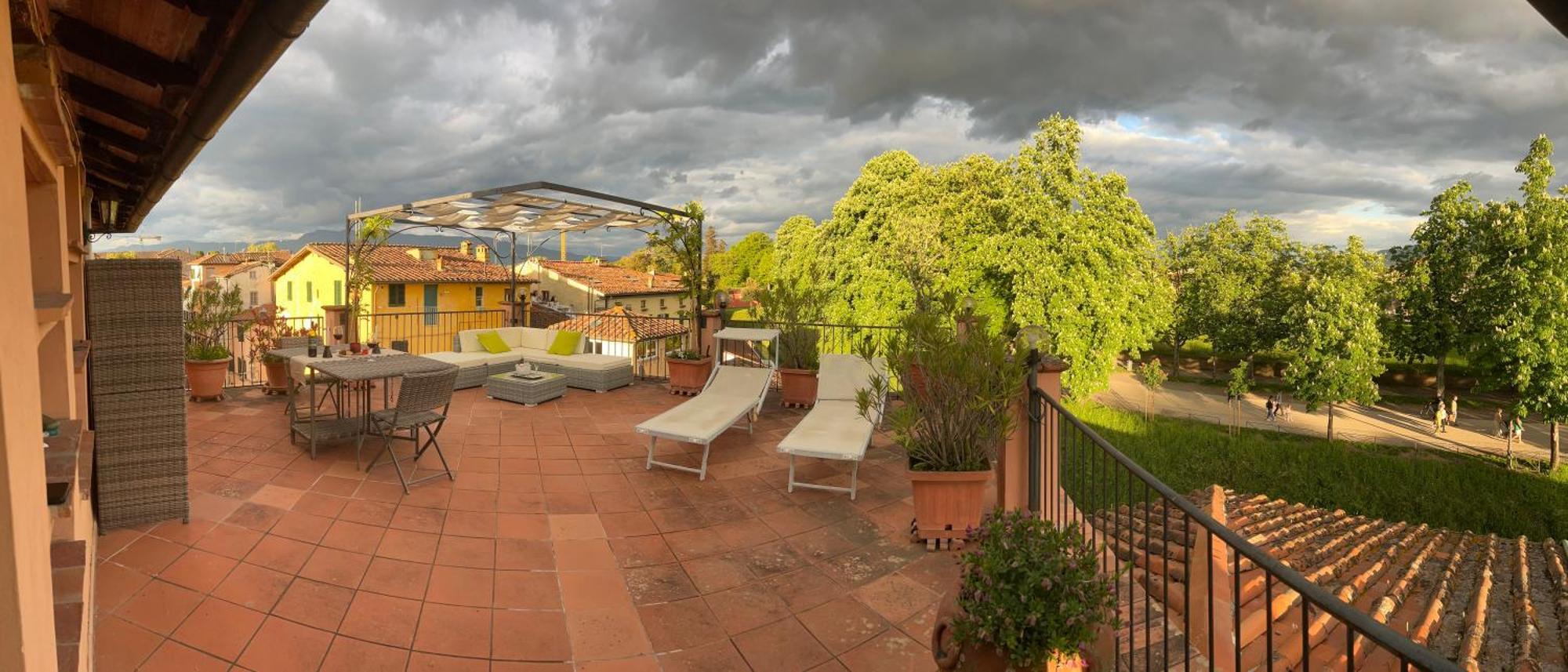Ferienwohnung La Terrazza Fra Le Torri Lucca Exterior foto