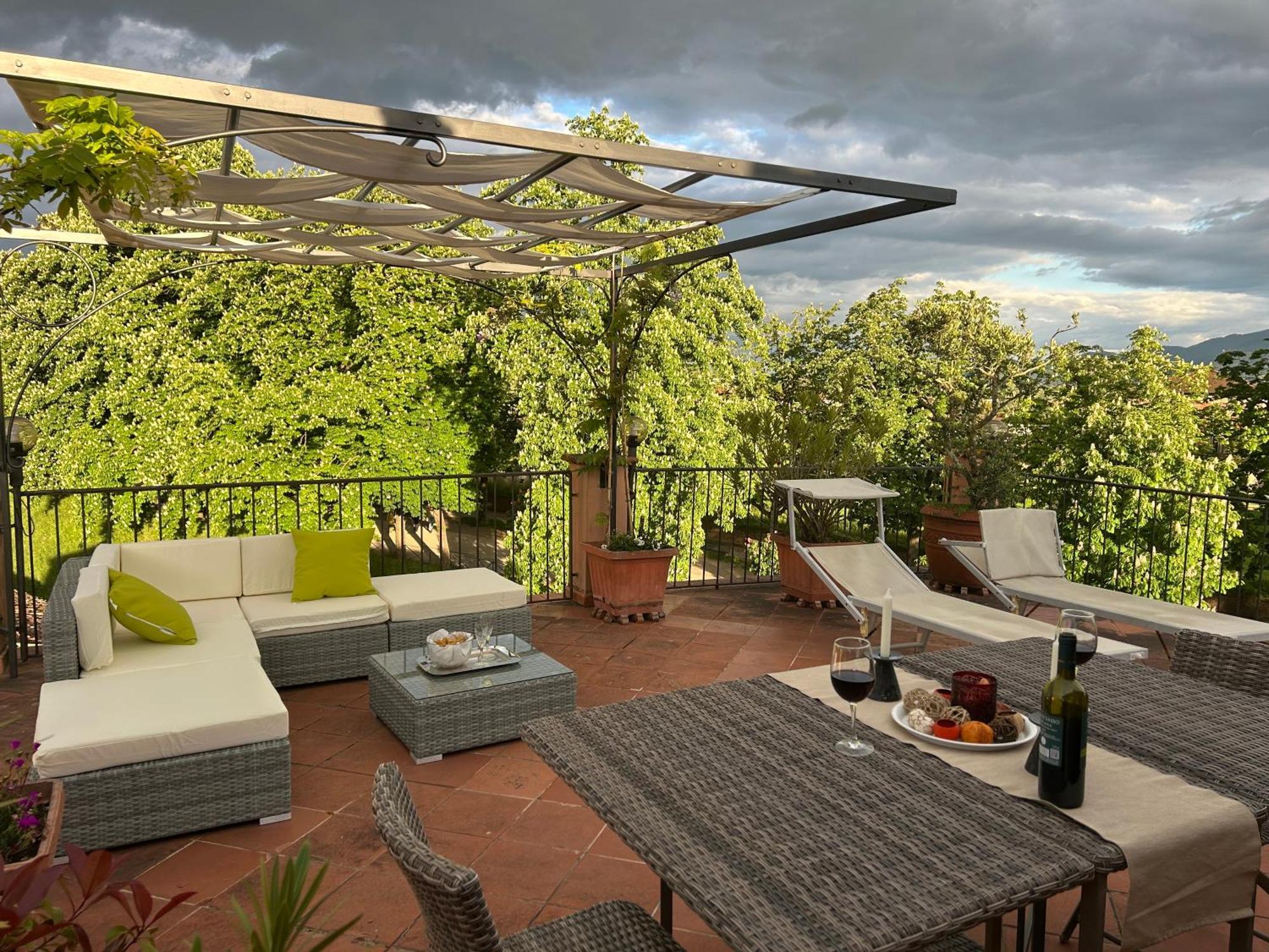 Ferienwohnung La Terrazza Fra Le Torri Lucca Exterior foto