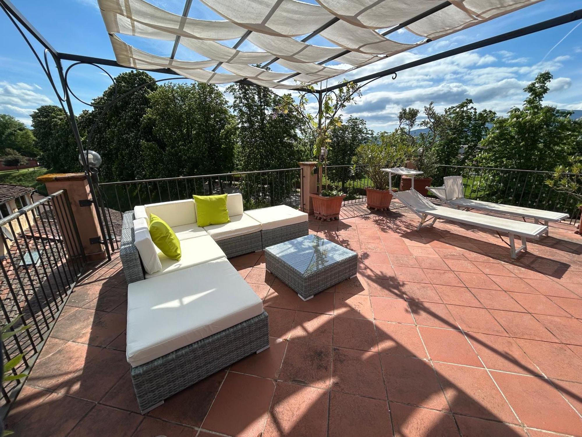 Ferienwohnung La Terrazza Fra Le Torri Lucca Exterior foto