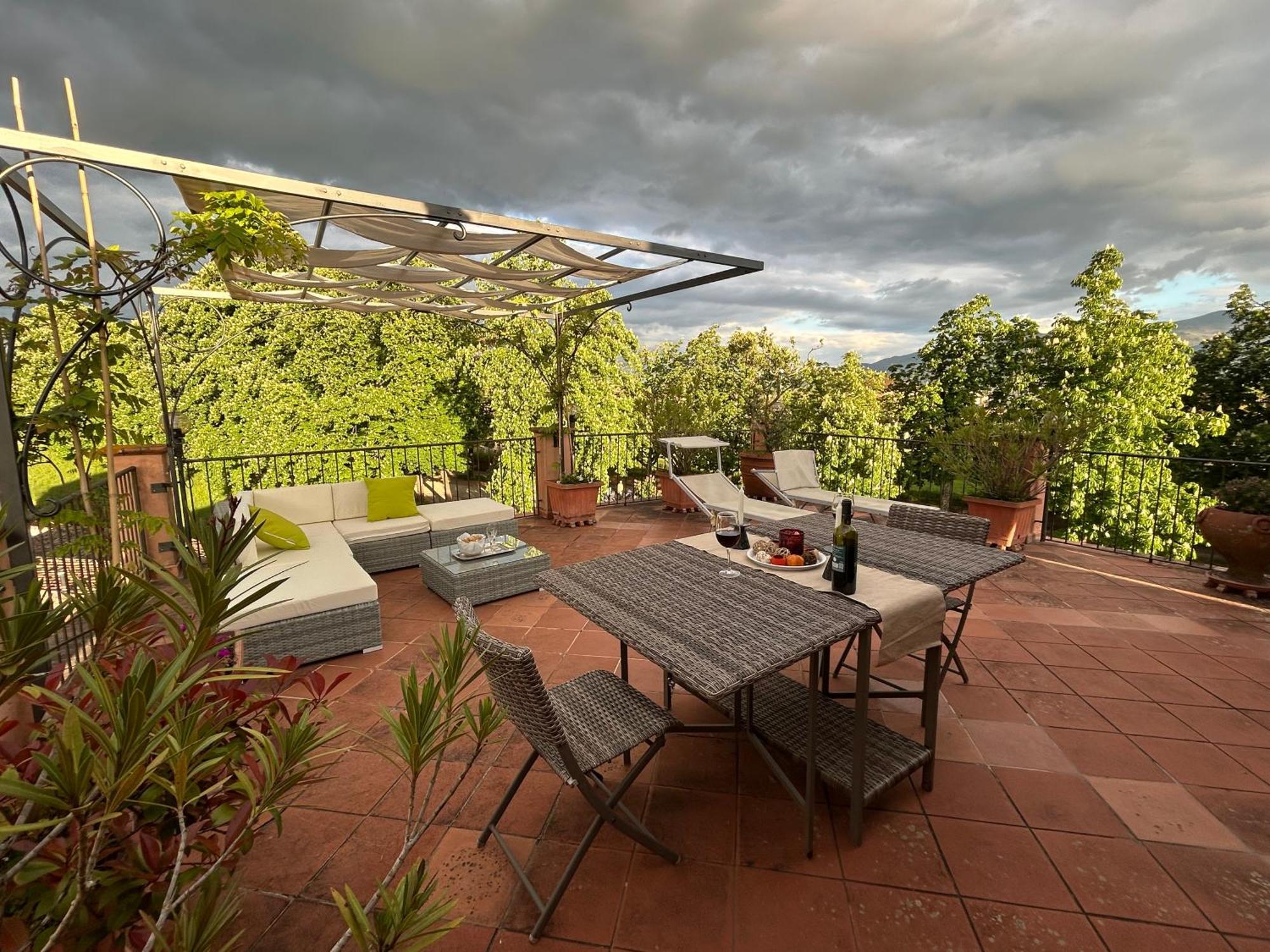 Ferienwohnung La Terrazza Fra Le Torri Lucca Exterior foto