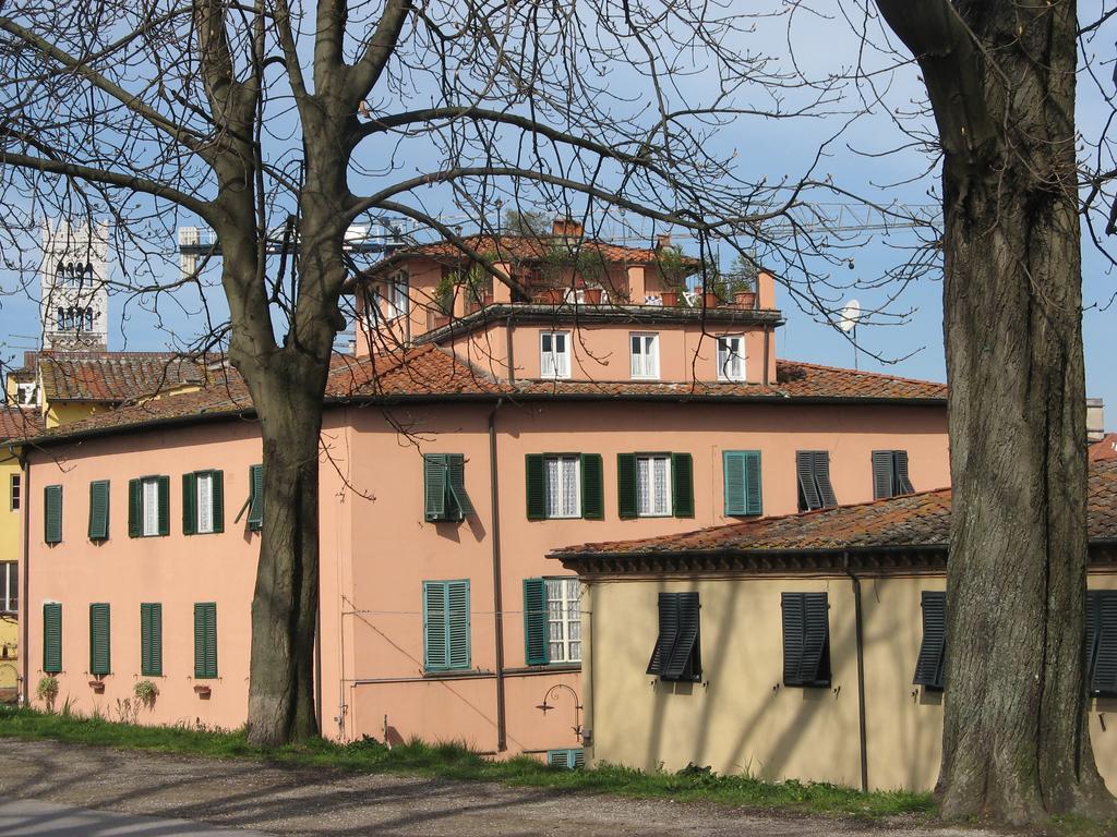 Ferienwohnung La Terrazza Fra Le Torri Lucca Exterior foto